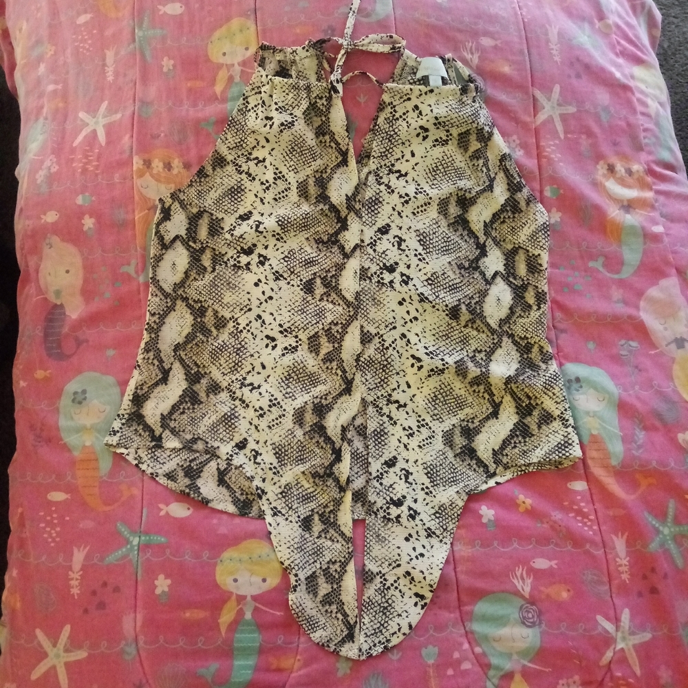 Melania Front Tie Halter Blouse - Picture 4 of 4